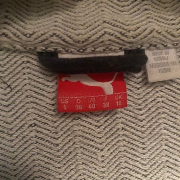 Women’s size small puma sweater - Picture 2 of 2